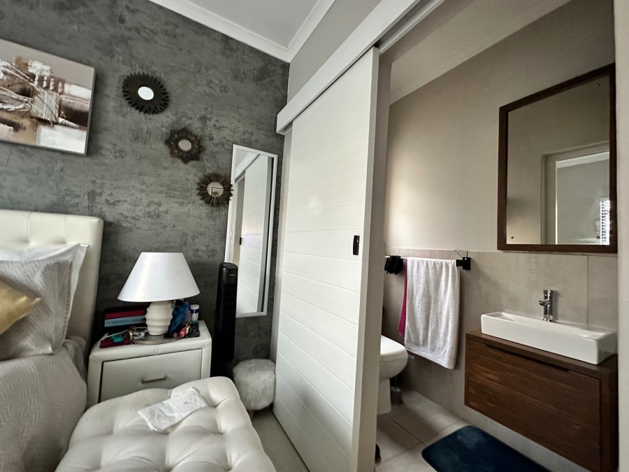 3 Bedroom Property for Sale in Table View Western Cape